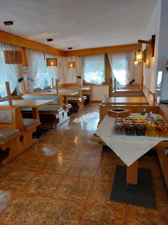 Garni Monika Bed and Breakfast Canazei Exteriör bild