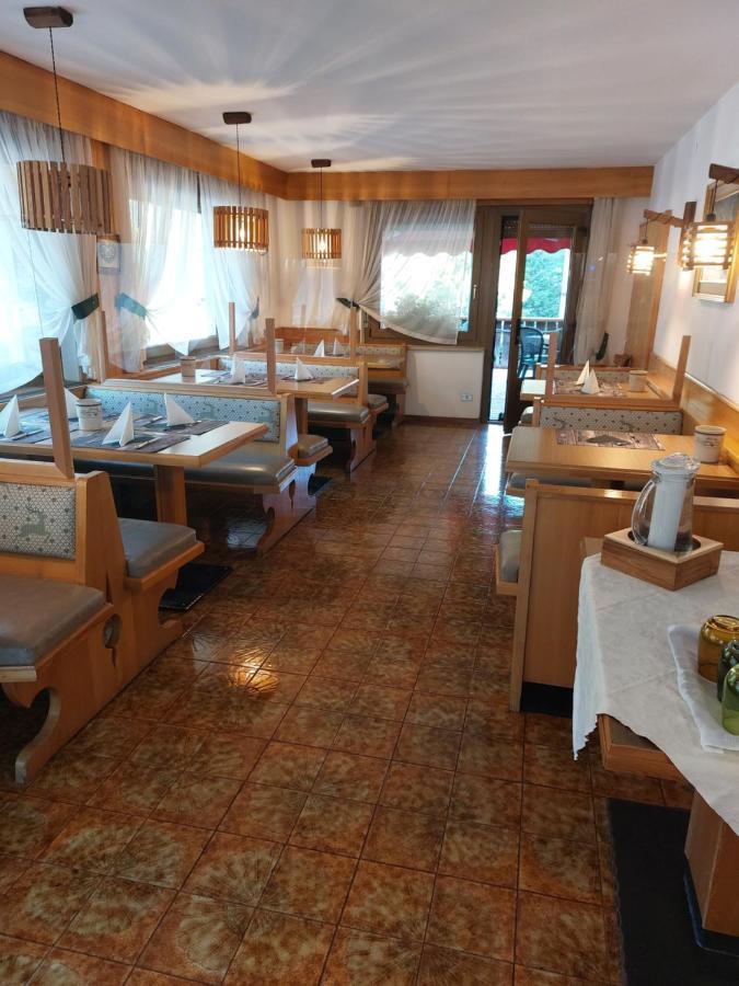 Garni Monika Bed and Breakfast Canazei Exteriör bild
