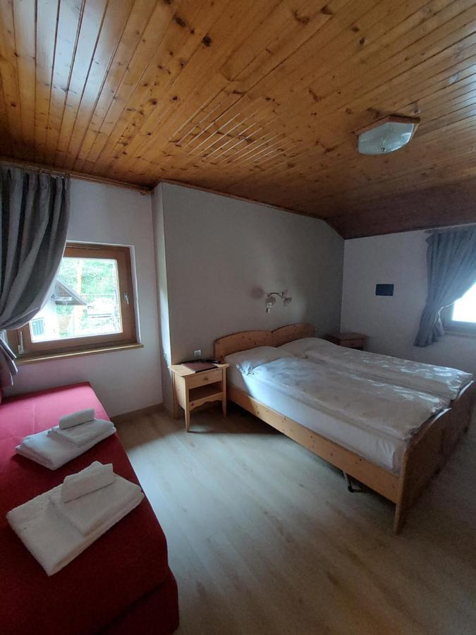 Garni Monika Bed and Breakfast Canazei Exteriör bild