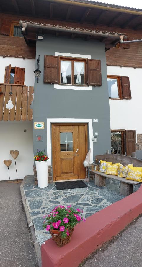 Garni Monika Bed and Breakfast Canazei Exteriör bild
