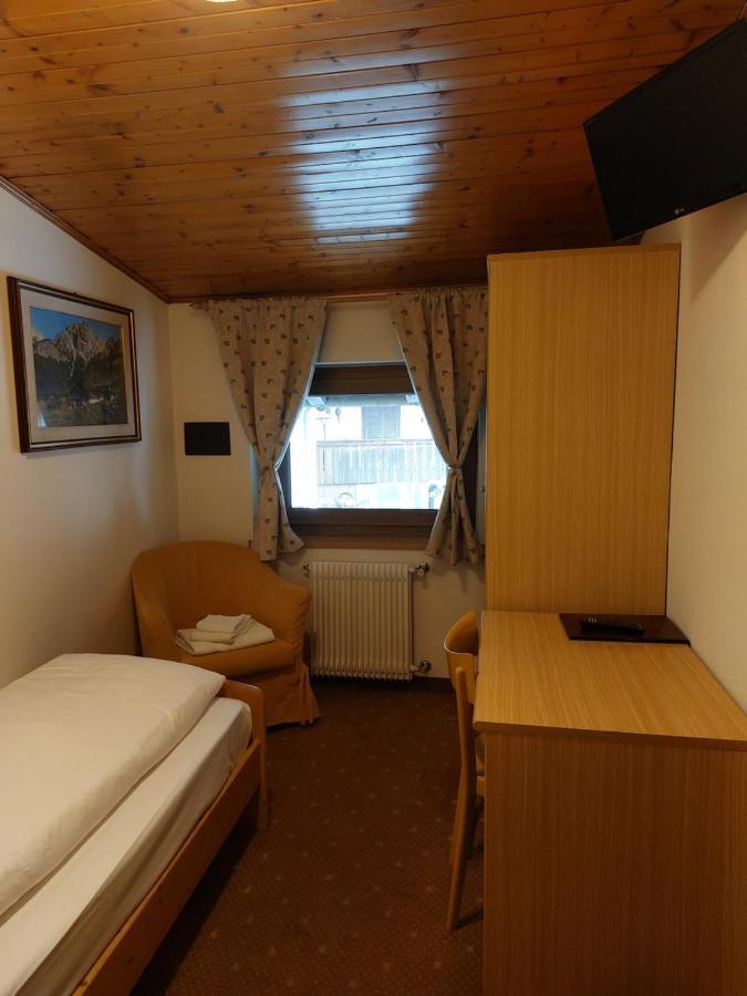 Garni Monika Bed and Breakfast Canazei Exteriör bild