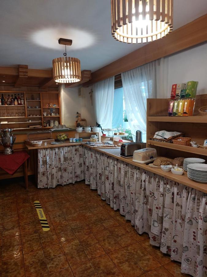 Garni Monika Bed and Breakfast Canazei Exteriör bild