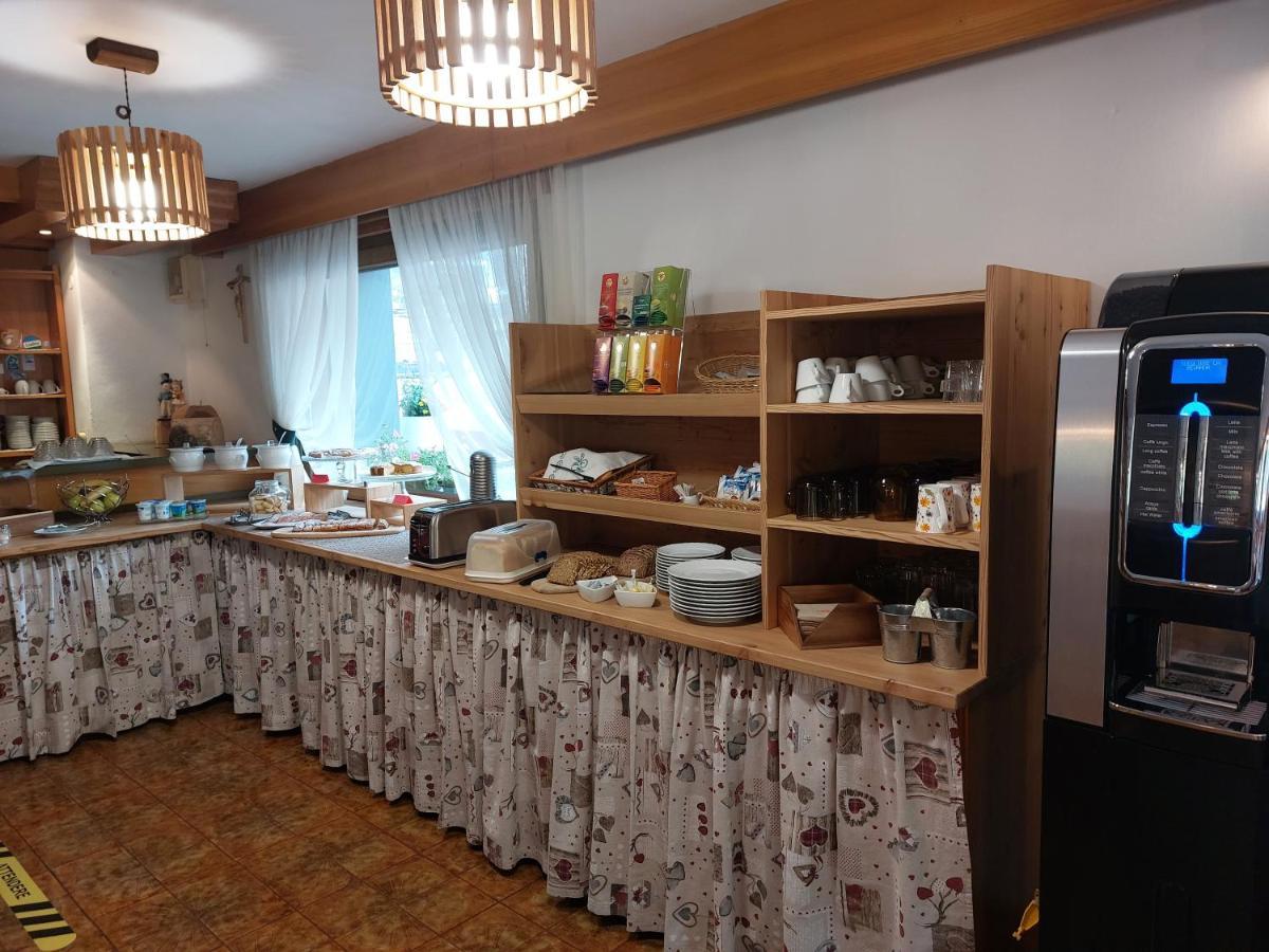 Garni Monika Bed and Breakfast Canazei Exteriör bild