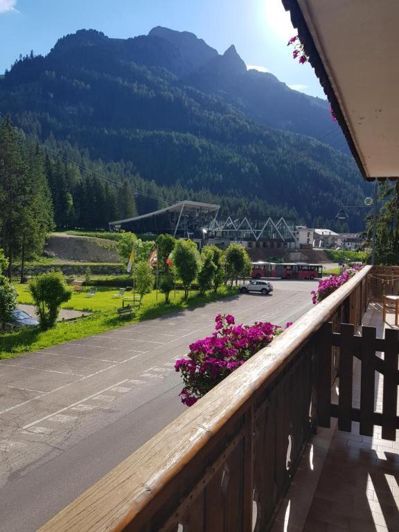 Garni Monika Bed and Breakfast Canazei Exteriör bild