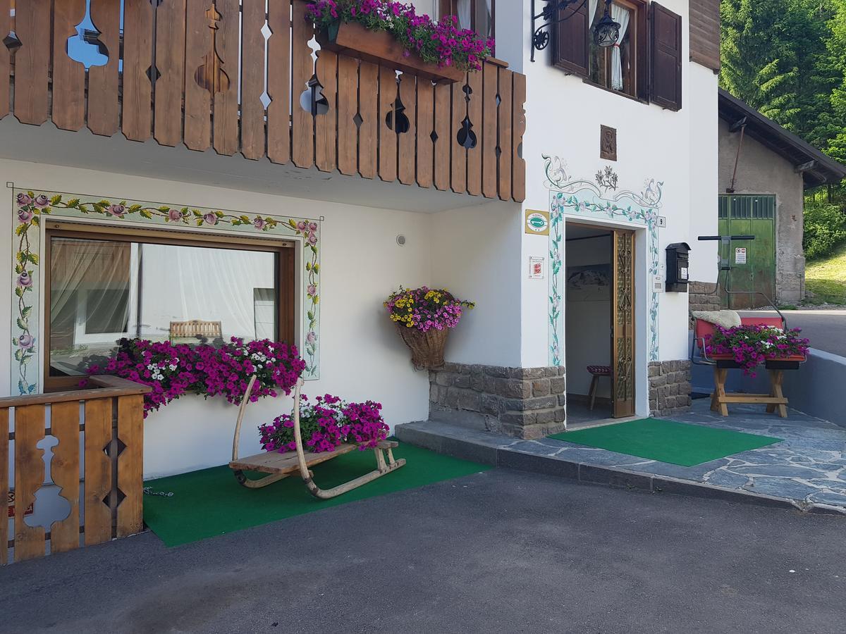 Garni Monika Bed and Breakfast Canazei Exteriör bild