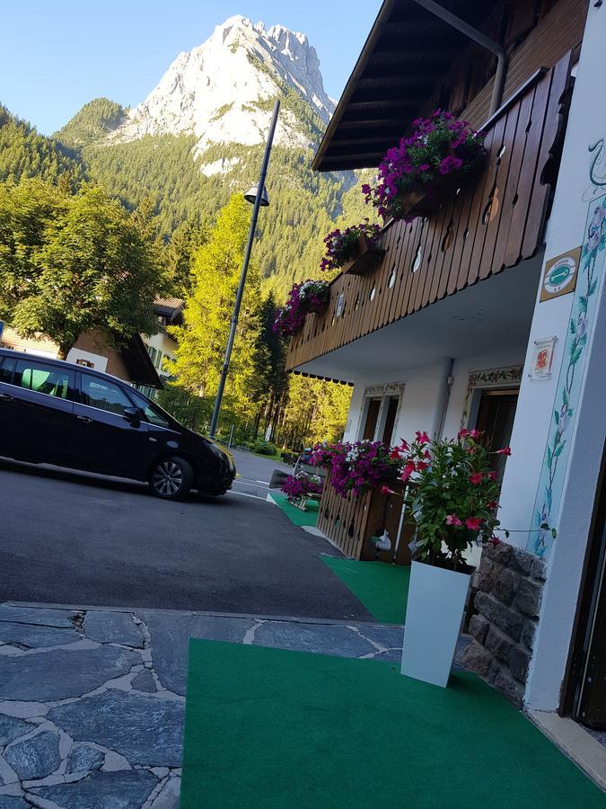 Garni Monika Bed and Breakfast Canazei Exteriör bild
