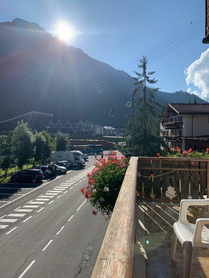 Garni Monika Bed and Breakfast Canazei Exteriör bild