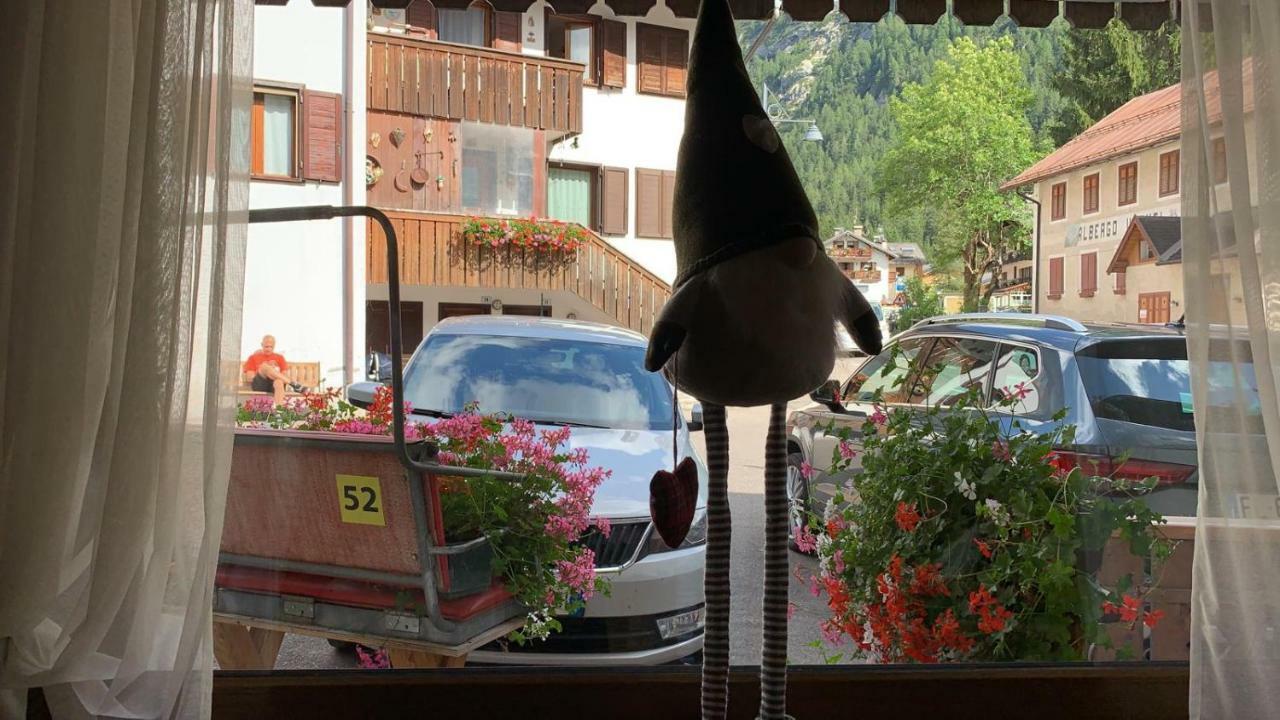 Garni Monika Bed and Breakfast Canazei Exteriör bild